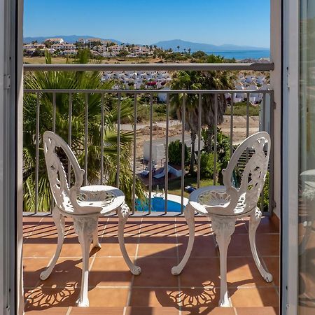 Villa Rosa Luxury Private Large Villa To Rent Манилва Екстериор снимка