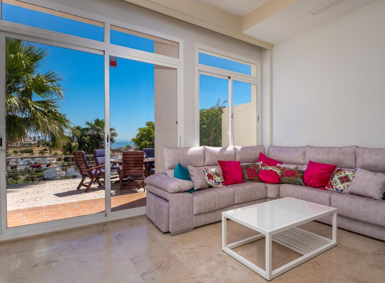 Villa Rosa Luxury Private Large Villa To Rent Манилва Екстериор снимка