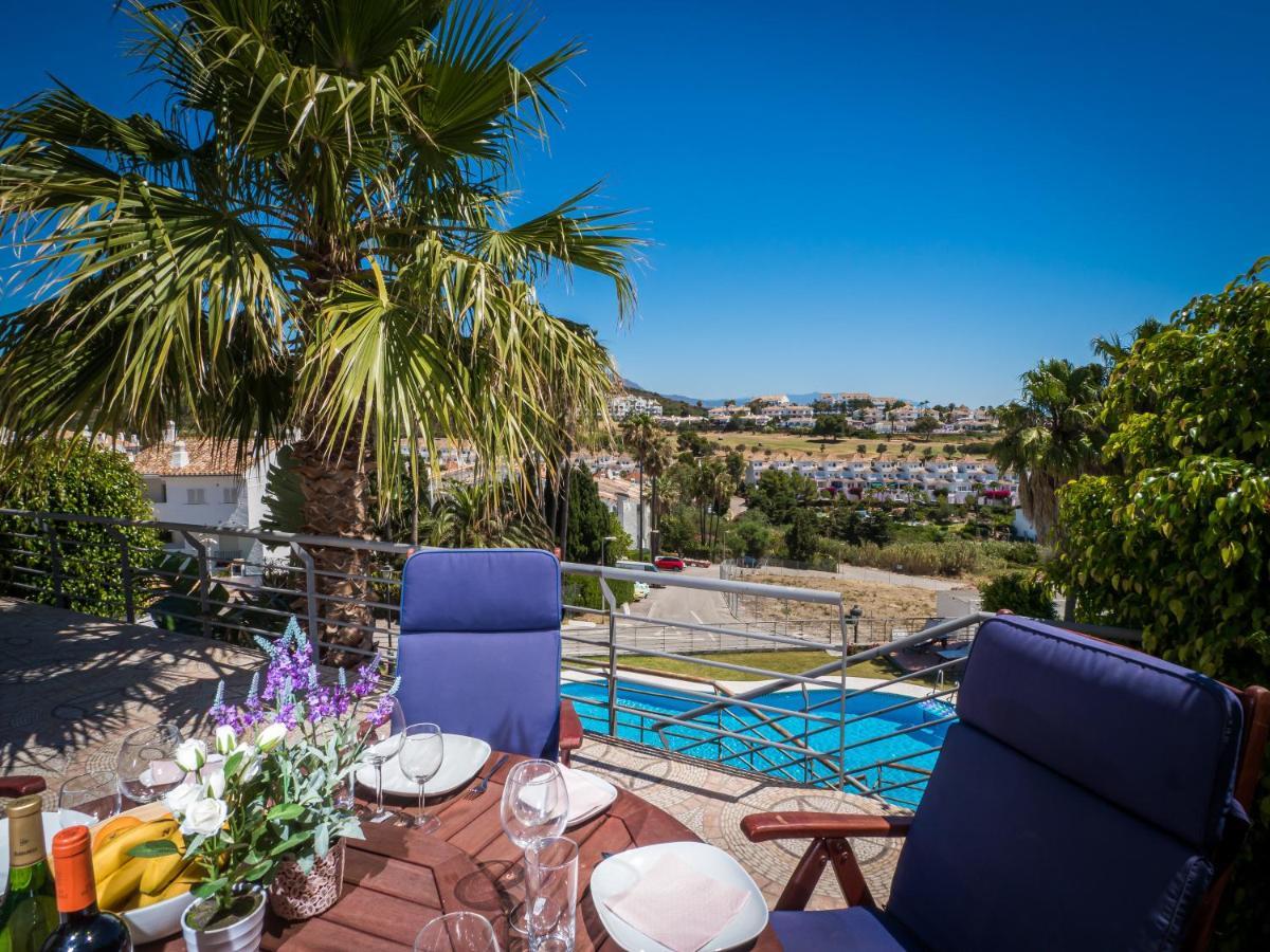 Villa Rosa Luxury Private Large Villa To Rent Манилва Екстериор снимка