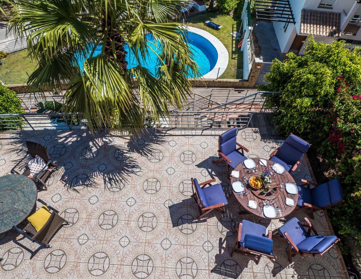 Villa Rosa Luxury Private Large Villa To Rent Манилва Екстериор снимка