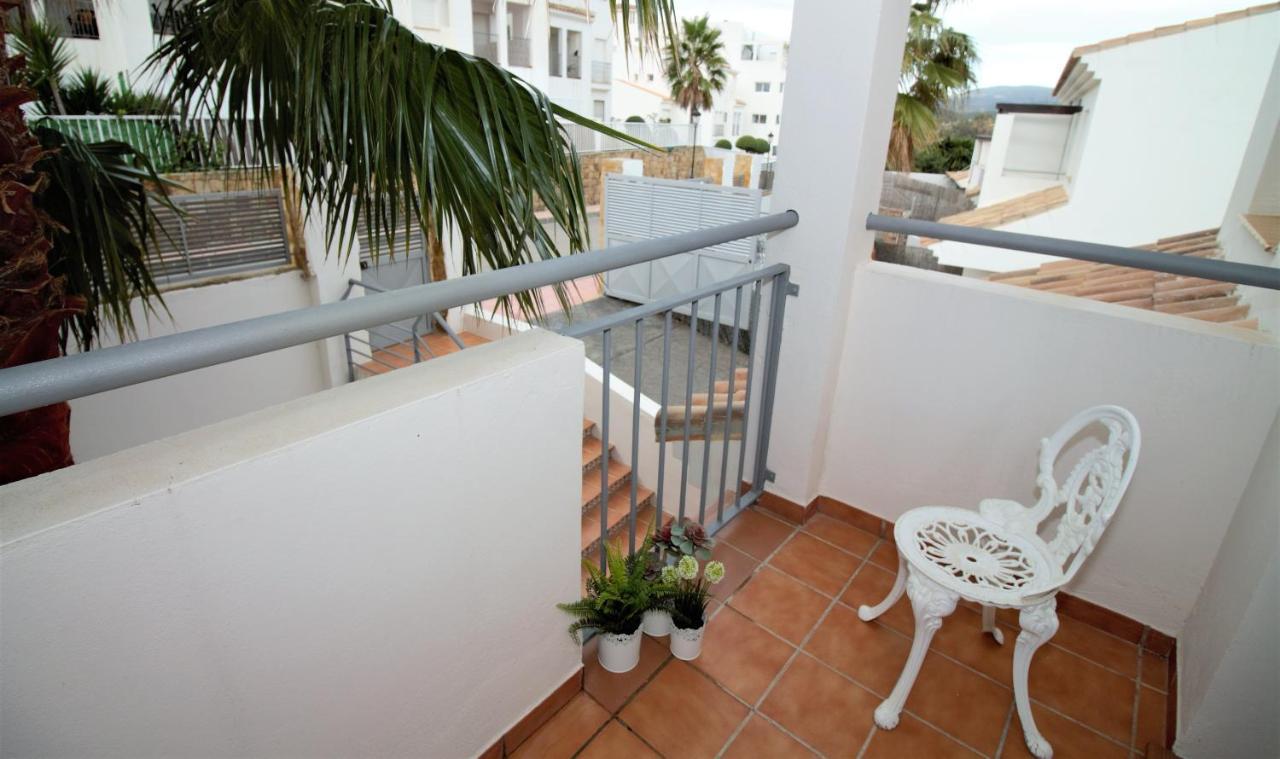 Villa Rosa Luxury Private Large Villa To Rent Манилва Екстериор снимка