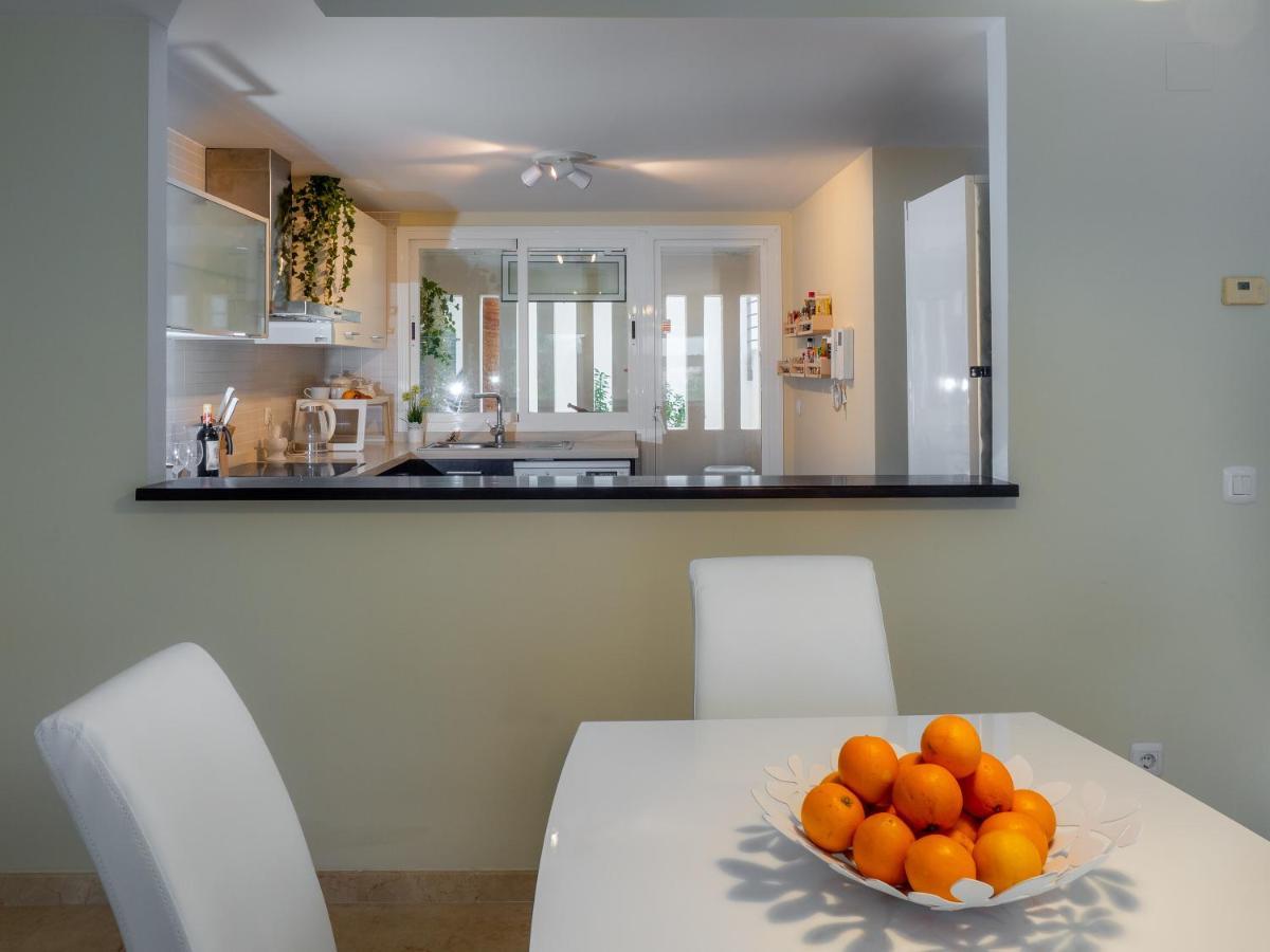 Villa Rosa Luxury Private Large Villa To Rent Манилва Екстериор снимка