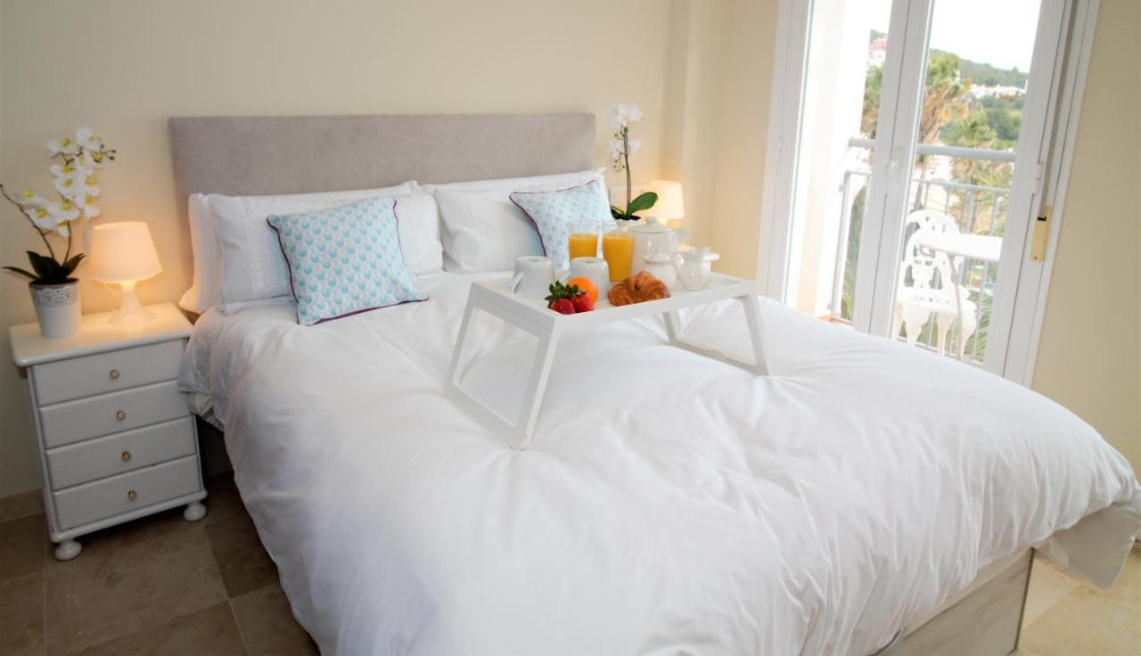 Villa Rosa Luxury Private Large Villa To Rent Манилва Екстериор снимка