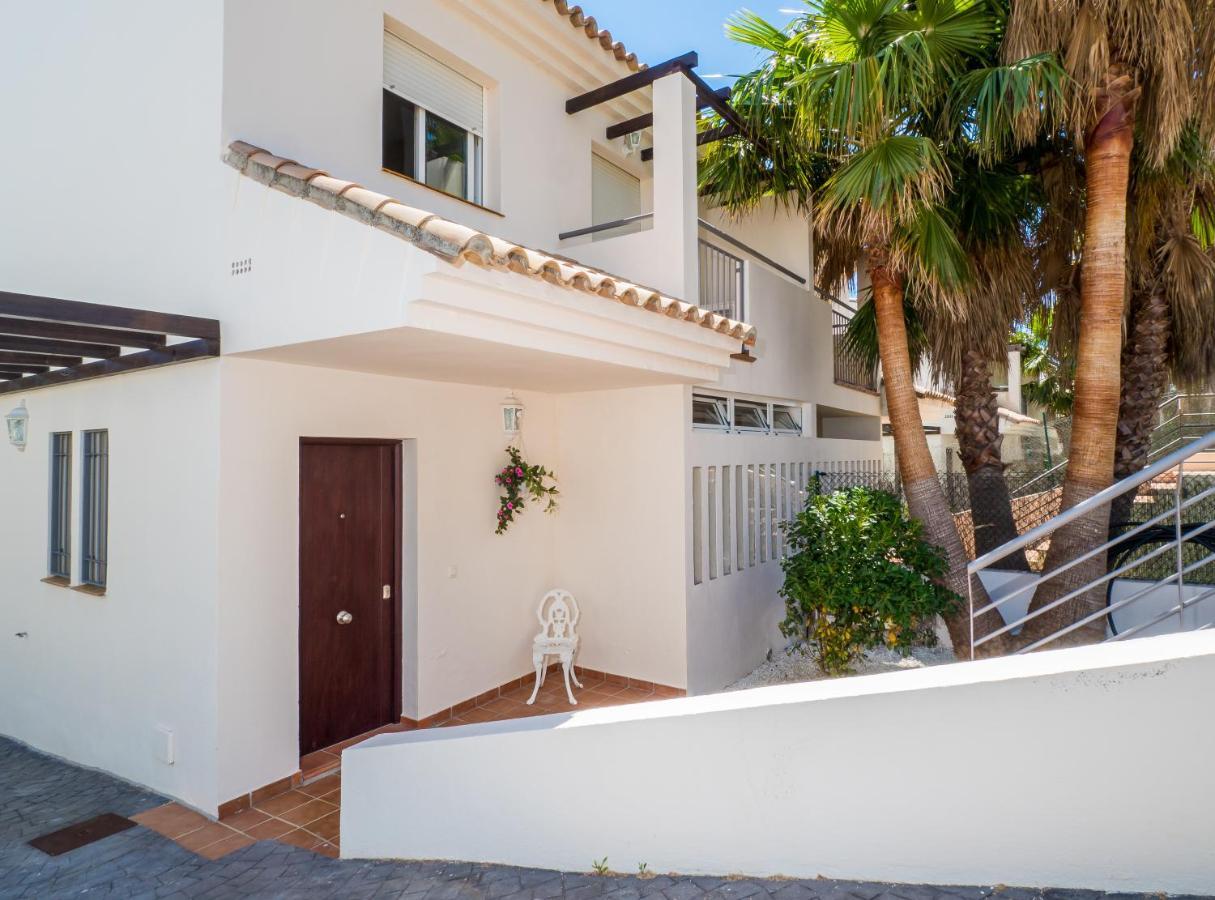 Villa Rosa Luxury Private Large Villa To Rent Манилва Екстериор снимка