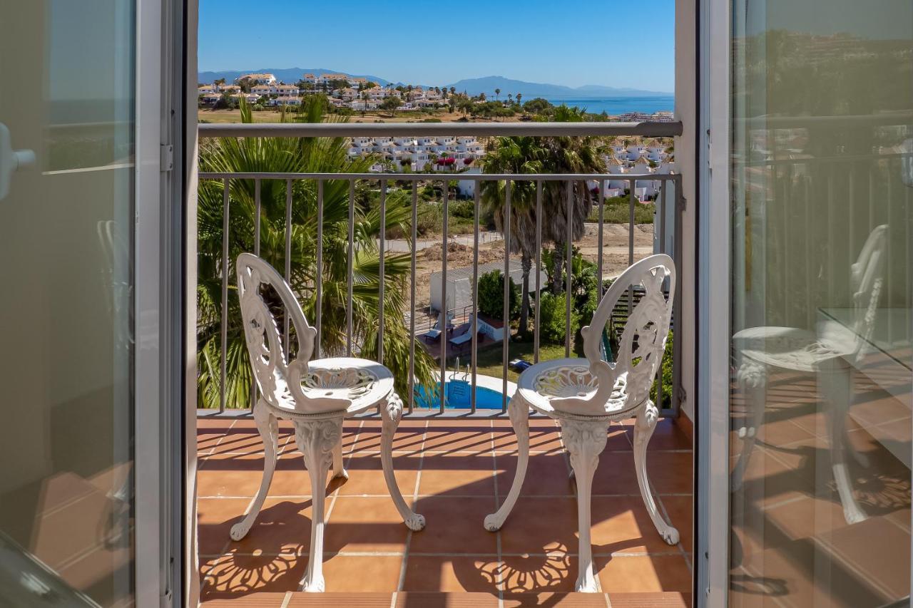 Villa Rosa Luxury Private Large Villa To Rent Манилва Екстериор снимка