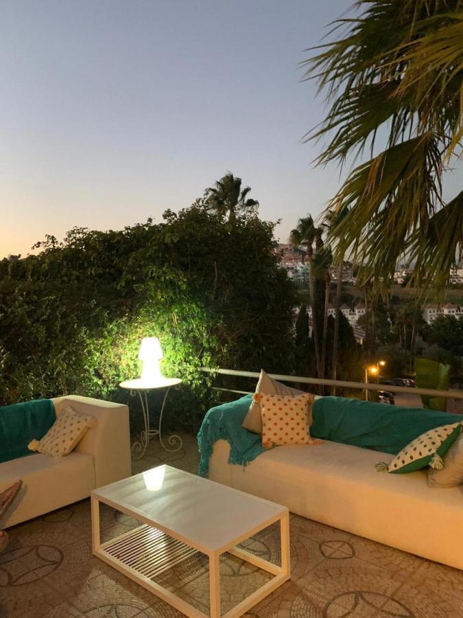 Villa Rosa Luxury Private Large Villa To Rent Манилва Екстериор снимка